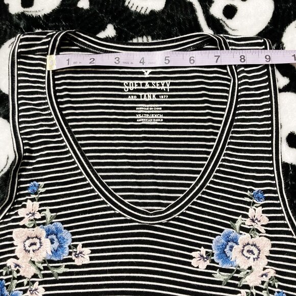AMERICAN EAGLE Black and white striped floral embroidery tank top ~ XS SMALL tee - Picture 13 of 14